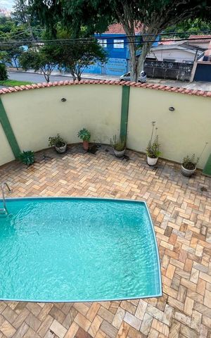 Casa à venda com 230m², 2 quartos e 3 vagas Casa à venda com 230m², 2 quartos e 3 vagasPiscina
