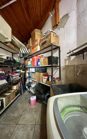 Casa à venda com 230m², 2 quartos e 3 vagas Casa à venda com 230m², 2 quartos e 3 vagasÁrea de Serviço