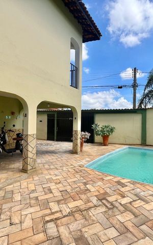 Casa à venda com 230m², 2 quartos e 3 vagas Casa à venda com 230m², 2 quartos e 3 vagasQuintal