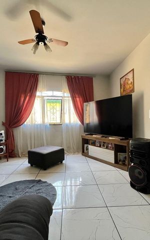 Casa à venda com 230m², 2 quartos e 3 vagas Casa à venda com 230m², 2 quartos e 3 vagasSala