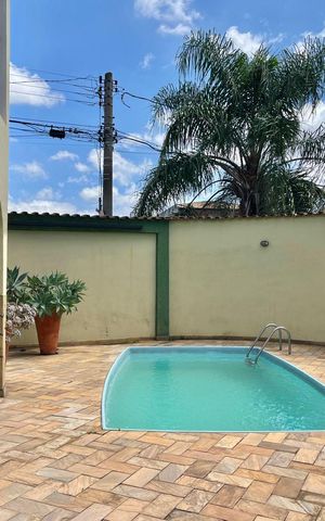 Casa à venda com 230m², 2 quartos e 3 vagas Casa à venda com 230m², 2 quartos e 3 vagasQuintal
