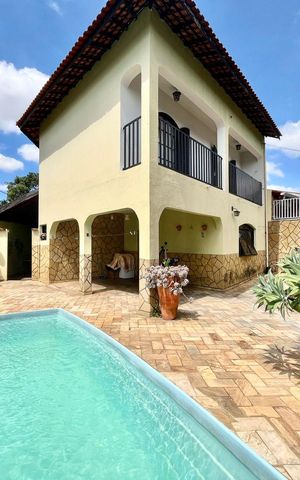 Casa à venda com 230m², 2 quartos e 3 vagas Casa à venda com 230m², 2 quartos e 3 vagasFachada da casa