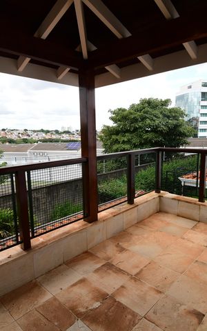 Casa de condomínio à venda com 146m², 3 quartos e 2 vagasSacada