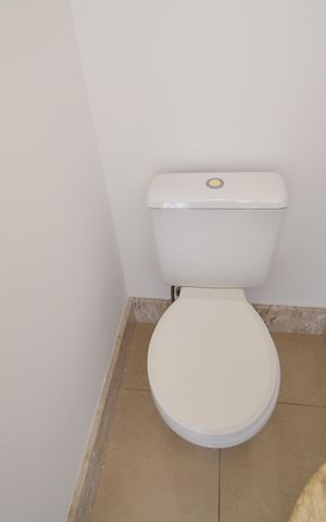 Casa de condomínio à venda com 146m², 3 quartos e 2 vagasLavabo