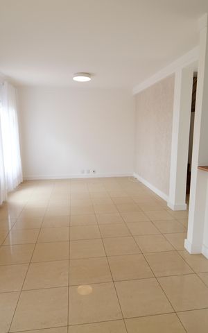 Casa de condomínio à venda com 146m², 3 quartos e 2 vagasSala