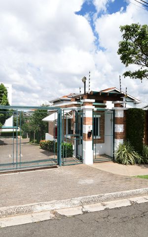 Casa de condomínio à venda com 146m², 3 quartos e 2 vagasFachado do condomínio