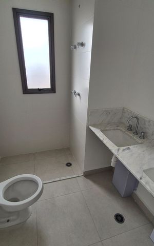 Apartamento à venda com 189m², 3 quartos e 3 vagas Apartamento à venda com 189m², 3 quartos e 3 vagasBanheiro