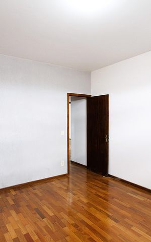 Casa à venda com 390m², 6 quartos e 2 vagasQuarto 3