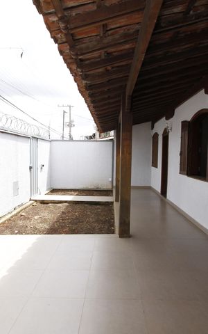 Casa à venda com 390m², 6 quartos e 2 vagasEntrada