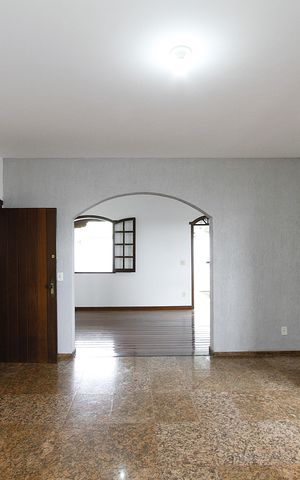 Casa à venda com 390m², 6 quartos e 2 vagasSala de Jantar