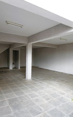 Casa à venda com 390m², 6 quartos e 2 vagasÁrea externa