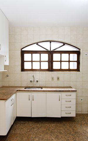 Casa à venda com 390m², 6 quartos e 2 vagasCozinha