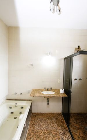 Casa à venda com 390m², 6 quartos e 2 vagasBanheiro 2 da Suíte 
