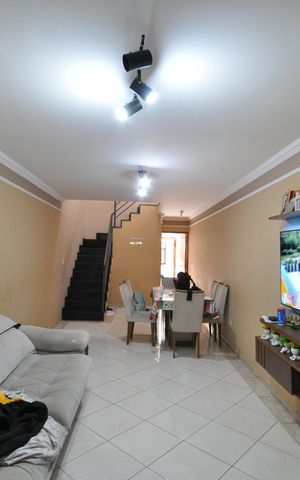 Casa à venda com 120m², 3 quartos e 2 vagasSala