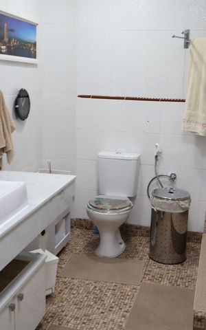 Casa à venda com 205m², 4 quartos e 2 vagasBanheiro suíte