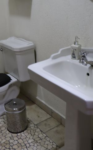 Casa à venda com 205m², 4 quartos e 2 vagasBanheiro 2