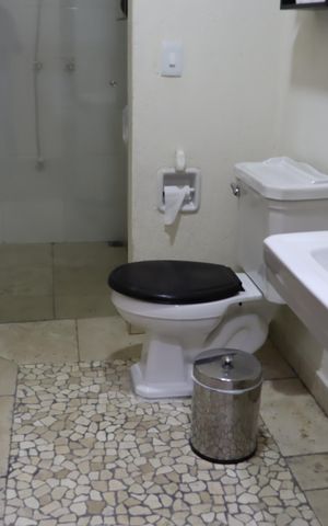 Casa à venda com 205m², 4 quartos e 2 vagasBanheiro 2