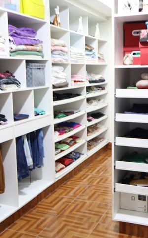 Casa à venda com 205m², 4 quartos e 2 vagasCloset da suíte