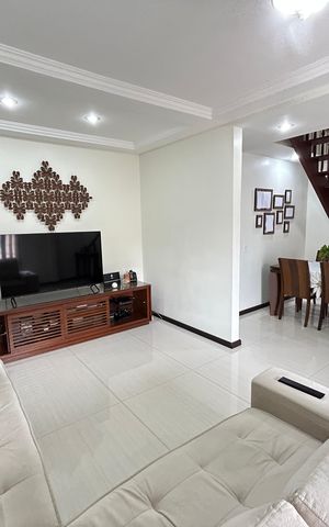 Casa de condomínio à venda com 196m², 4 quartos e 2 vagasSala