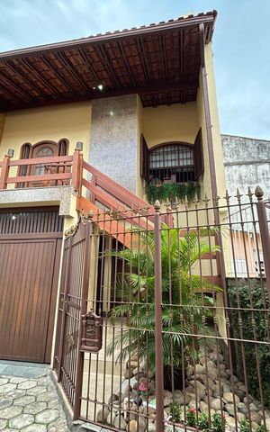 Casa de condomínio à venda com 196m², 4 quartos e 2 vagasFachada
