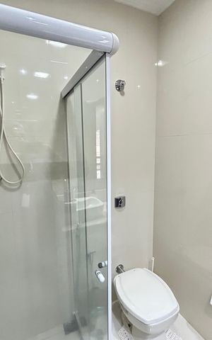 Casa de condomínio à venda com 196m², 4 quartos e 2 vagasBanheiro 1