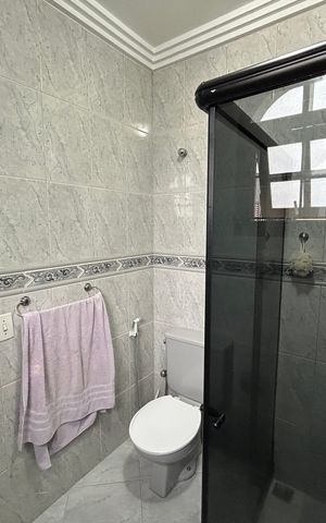 Casa de condomínio à venda com 196m², 4 quartos e 2 vagasBanheiro 2