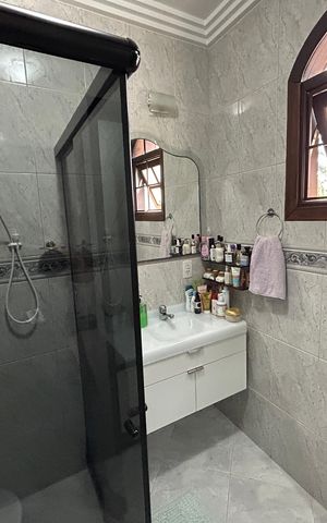 Casa de condomínio à venda com 196m², 4 quartos e 2 vagasBanheiro 2