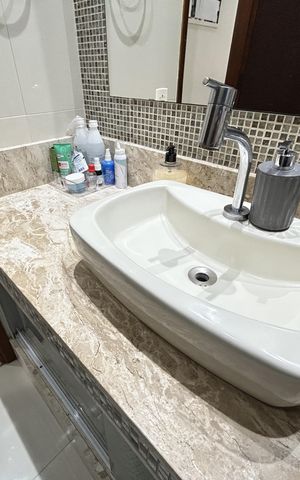 Casa de condomínio à venda com 196m², 4 quartos e 2 vagasBanheiro 1