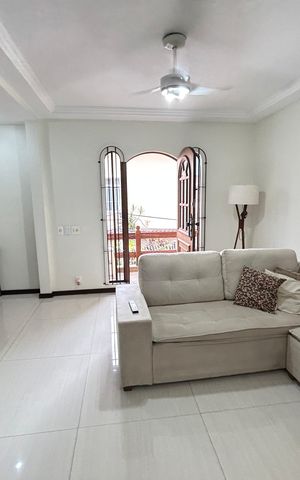 Casa de condomínio à venda com 196m², 4 quartos e 2 vagasSala
