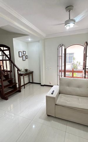Casa de condomínio à venda com 196m², 4 quartos e 2 vagasSala