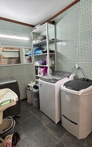 Casa de condomínio à venda com 196m², 4 quartos e 2 vagasÁrea de Serviço 2