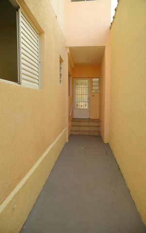 Casa à venda com 170m², 4 quartos e 2 vagasCorredor lateral - Casa 1 