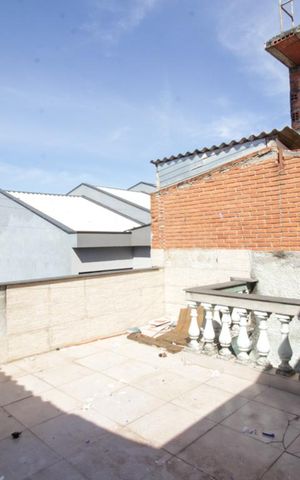 Casa para alugar com 150m², 2 quartos e 2 vagas Casa para alugar com 150m², 2 quartos e 2 vagasSacada do quarto 1