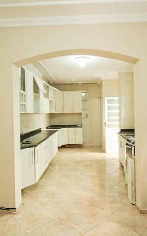 Casa para alugar com 150m², 2 quartos e 2 vagas Casa para alugar com 150m², 2 quartos e 2 vagasCozinha