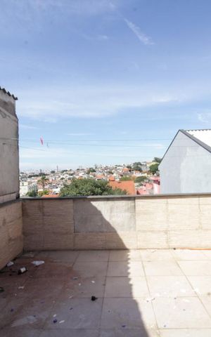 Casa para alugar com 150m², 2 quartos e 2 vagas Casa para alugar com 150m², 2 quartos e 2 vagasSacada do quarto 1
