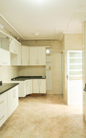 Casa para alugar com 150m², 2 quartos e 2 vagas Casa para alugar com 150m², 2 quartos e 2 vagasCozinha