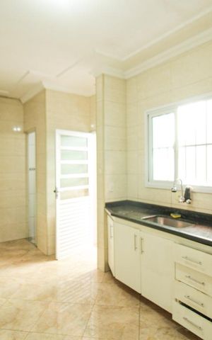 Casa para alugar com 150m², 2 quartos e 2 vagas Casa para alugar com 150m², 2 quartos e 2 vagasCozinha