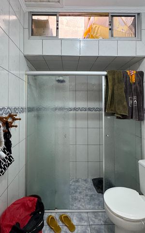 Casa à venda com 76m², 2 quartos e 2 vagas Casa à venda com 76m², 2 quartos e 2 vagasBanheiro Social