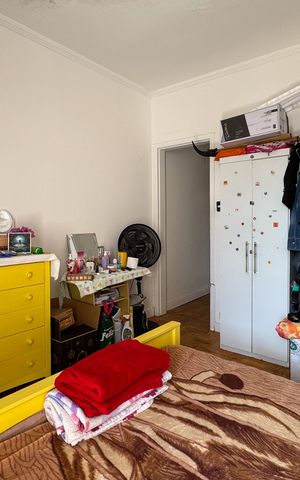 Casa à venda com 76m², 2 quartos e 2 vagas Casa à venda com 76m², 2 quartos e 2 vagasSuíte