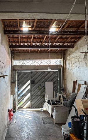 Casa à venda com 76m², 2 quartos e 2 vagas Casa à venda com 76m², 2 quartos e 2 vagasVista - Sala