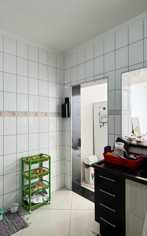 Casa à venda com 76m², 2 quartos e 2 vagas Casa à venda com 76m², 2 quartos e 2 vagasCozinha