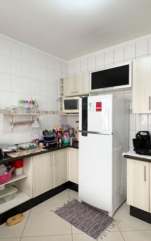 Casa à venda com 76m², 2 quartos e 2 vagas Casa à venda com 76m², 2 quartos e 2 vagasCozinha