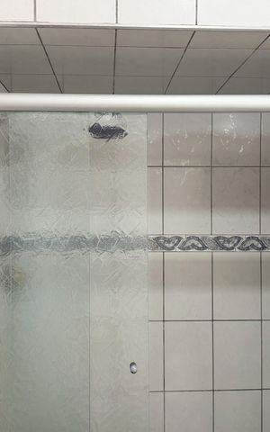 Casa à venda com 76m², 2 quartos e 2 vagas Casa à venda com 76m², 2 quartos e 2 vagasBanheiro Social