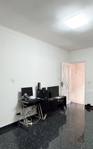 Casa à venda com 76m², 2 quartos e 2 vagas Casa à venda com 76m², 2 quartos e 2 vagasSala