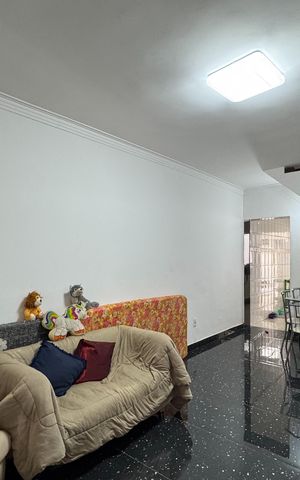 Casa à venda com 76m², 2 quartos e 2 vagas Casa à venda com 76m², 2 quartos e 2 vagasSala