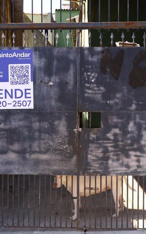 Casa à venda com 250m², 4 quartos e 1 vagaPlaca instalada no portão do imóvel - Código da placa: HBJM-75