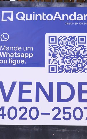 Casa à venda com 250m², 4 quartos e 1 vagaPlaca instalada no portão do imóvel - Código da placa: HBJM-75