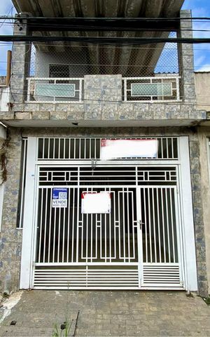 Casa à venda com 128m², 3 quartos e 1 vaga Casa à venda com 128m², 3 quartos e 1 vagaFachada