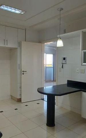 Apartamento para alugar com 210m², 3 quartos e 2 vagas Apartamento para alugar com 210m², 3 quartos e 2 vagasCozinha
