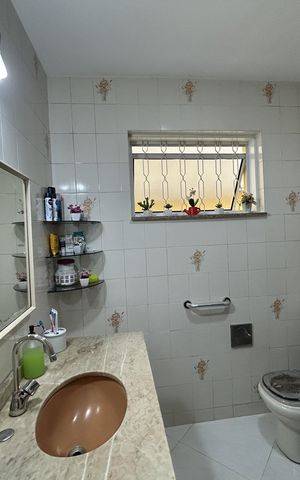 Casa à venda com 105m², 2 quartos e 1 vagaBanheiro